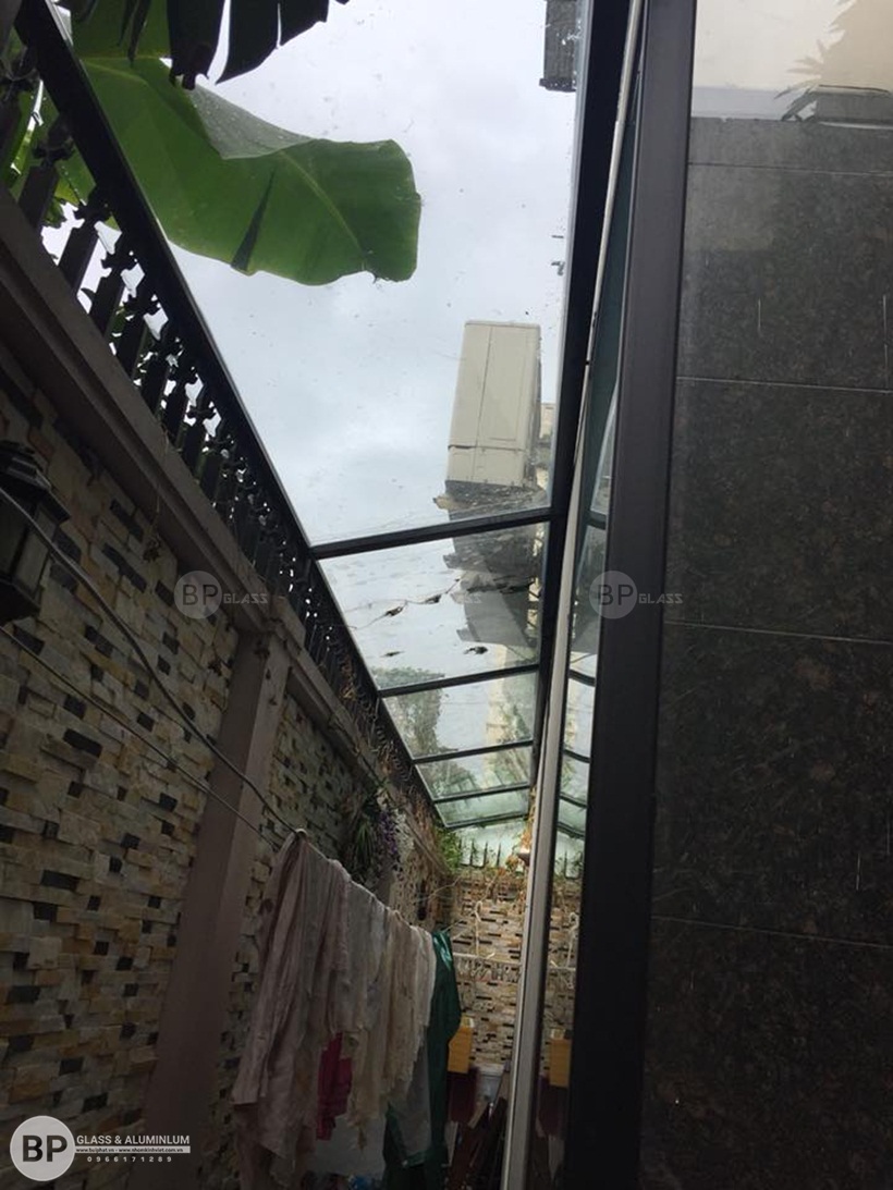 Thi công mái che kính chú khánh Văn Khê